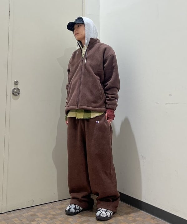 菊田 悠さんの「BEAMS WOMEN｜【別注】Champion / Fleece Stand Zip Jacket」を使ったコーディネート