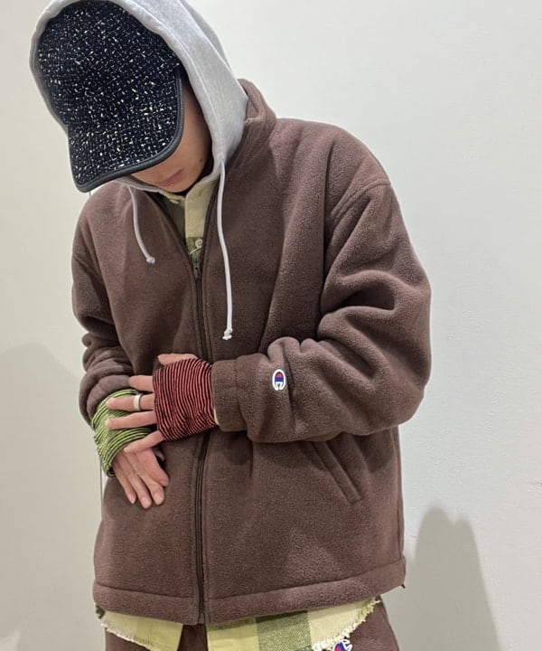 菊田 悠さんの「BEAMS WOMEN｜【別注】Champion / Fleece Stand Zip Jacket」を使ったコーディネート