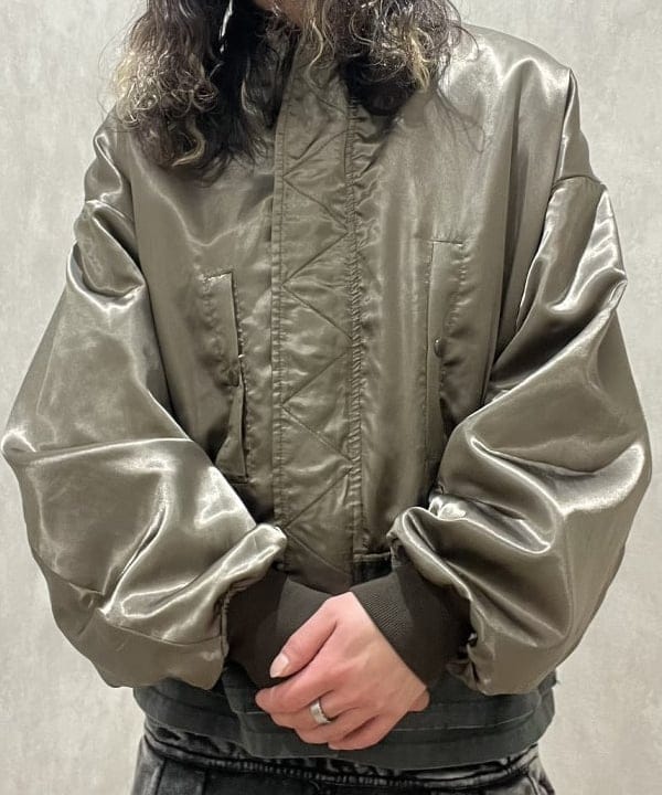 菊田 悠さんの「BEAMS WOMEN｜リバーシブル フェード ボンバー ジャケット」を使ったコーディネート