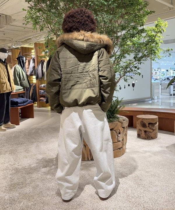 NADEL ナデールさんの「BEAMS WOMEN｜ワイドストレート ウィンドストップ スウェットパンツ」を使ったコーディネート