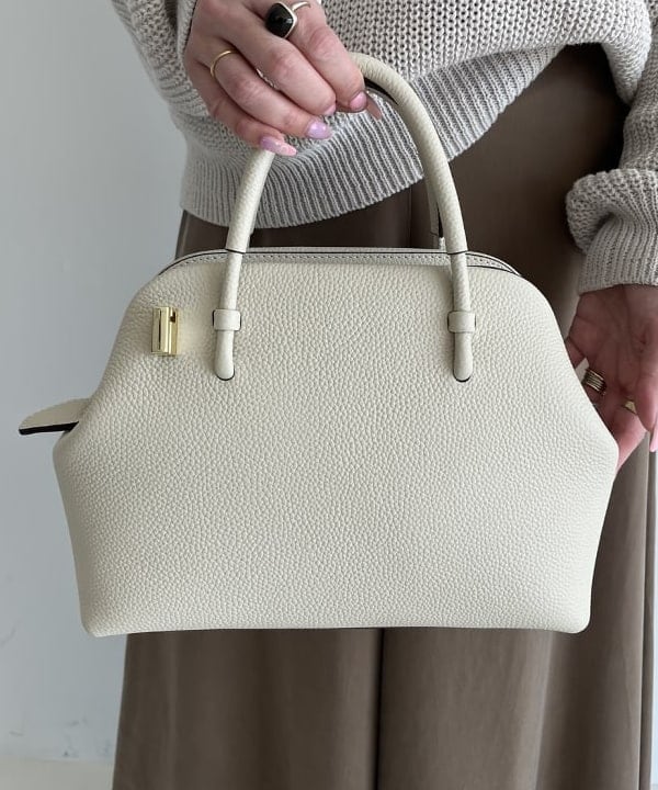 関 桂子さんの「BEAMS WOMEN｜PUNTI. / WALTZ ハンドバッグ」を使ったコーディネート