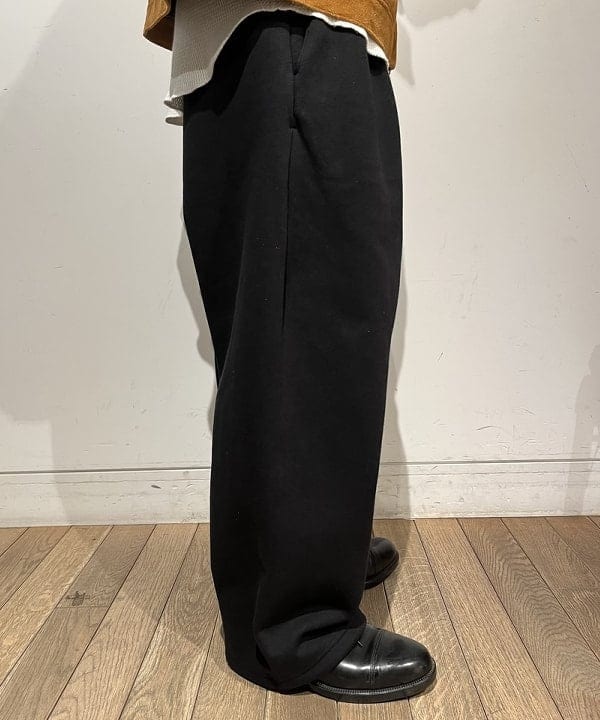 BANさんの「BEAMS WOMEN｜ワイドストレート ウィンドストップ スウェットパンツ」を使ったコーディネート