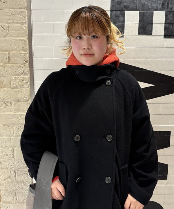 大石彩可さんの「BEAMS WOMEN｜スタンドカラー ダブル コート」を使ったコーディネート