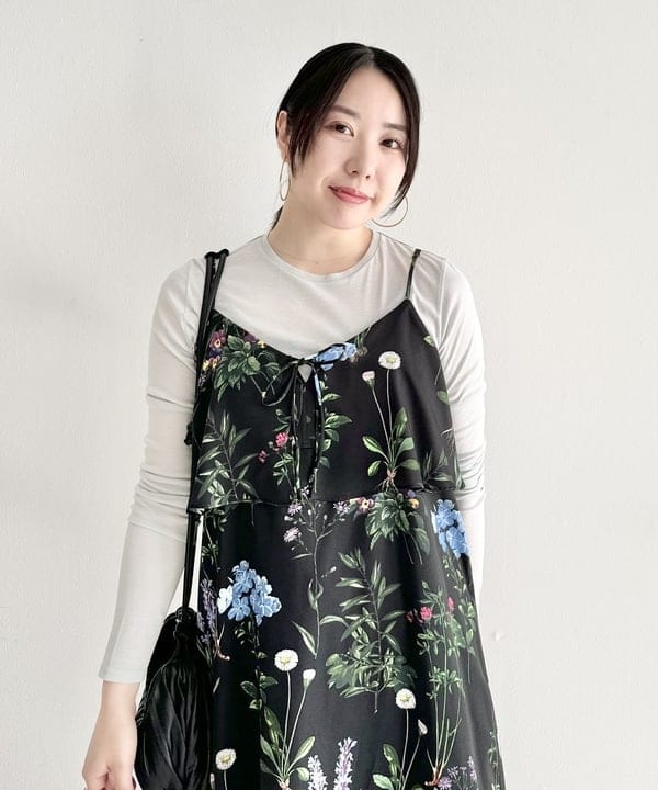 大川 美咲さんの「BEAMS WOMEN｜【別注】TICCA / フラワー プリント キャミワンピース」を使ったコーディネート