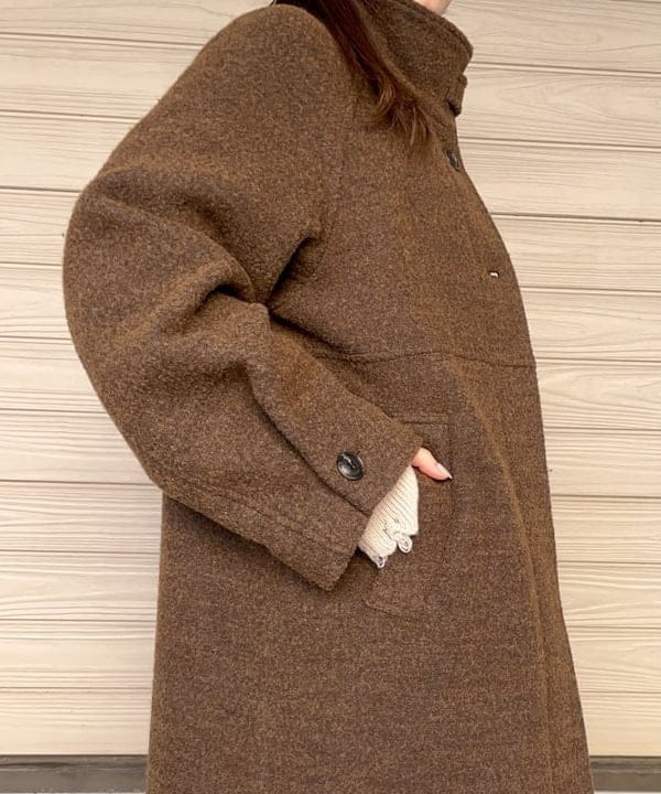 カタヤマ アヤさんの「BEAMS WOMEN｜スタンドカラー シングル コート」を使ったコーディネート