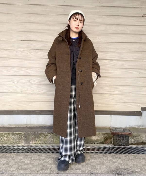 カタヤマ アヤさんの「BEAMS WOMEN｜スタンドカラー シングル コート」を使ったコーディネート