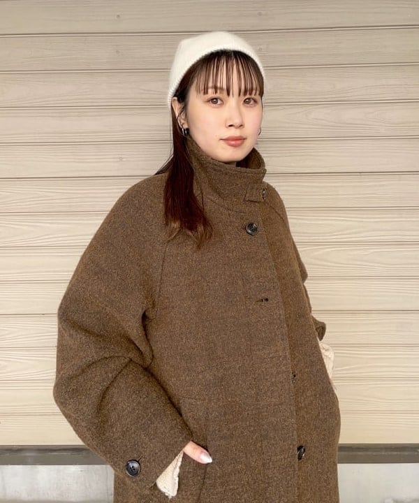 カタヤマ アヤさんの「BEAMS WOMEN｜スタンドカラー シングル コート」を使ったコーディネート