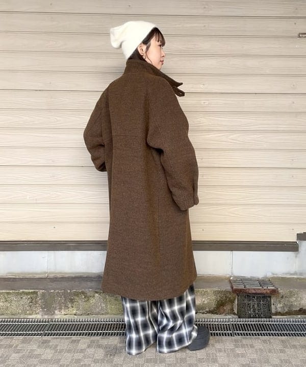 カタヤマ アヤさんの「BEAMS WOMEN｜スタンドカラー シングル コート」を使ったコーディネート