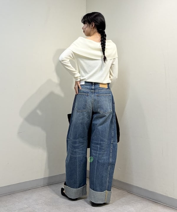 中丸　栞さんの「BEAMS WOMEN｜レーヨン ポリエステル オフショルダー プルオーバー ニット」を使ったコーディネート