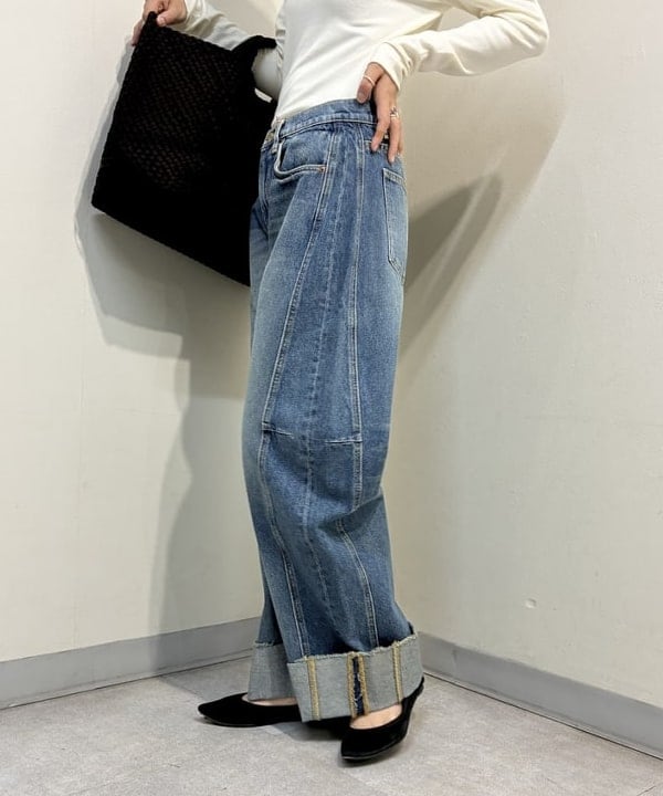 中丸　栞さんの「BEAMS WOMEN｜レーヨン ポリエステル オフショルダー プルオーバー ニット」を使ったコーディネート