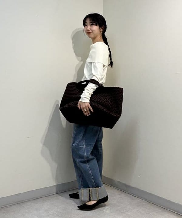 中丸　栞さんの「BEAMS WOMEN｜レーヨン ポリエステル オフショルダー プルオーバー ニット」を使ったコーディネート