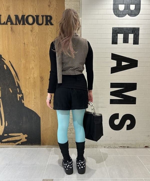 桃羽さんの「BEAMS WOMEN｜TAN / カシミヤ ストライプ スカーフベスト」を使ったコーディネート