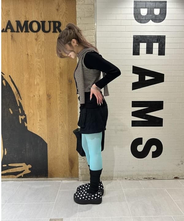 桃羽さんの「BEAMS WOMEN｜TAN / カシミヤ ストライプ スカーフベスト」を使ったコーディネート