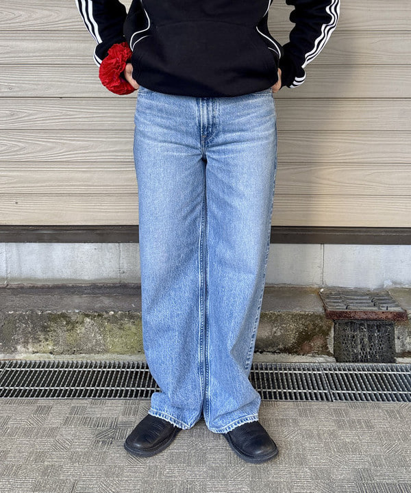 チナツさんの「BEAMS WOMEN｜adidas / Adicolor Teamgeist Cut Line Hoodie」を使ったコーディネート