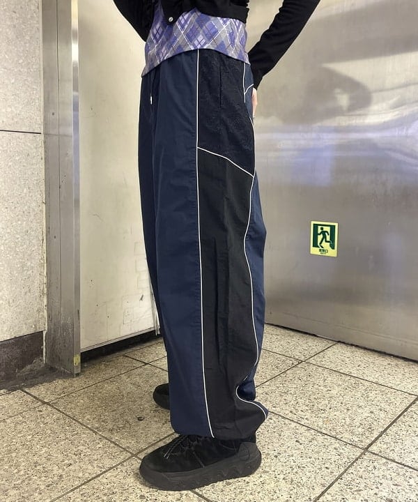 江口 息吹さんの「BEAMS WOMEN｜レース キリカエ トラックパンツ」を使ったコーディネート