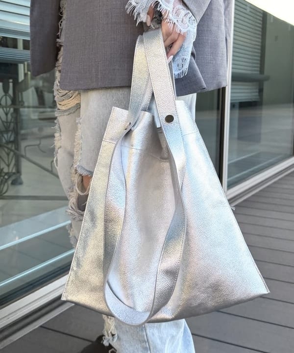 松本 佳菜子さんの「BEAMS WOMEN｜BEAURE &times; Ray BEAMS / 別注 2WAY バッグ」を使ったコーディネート