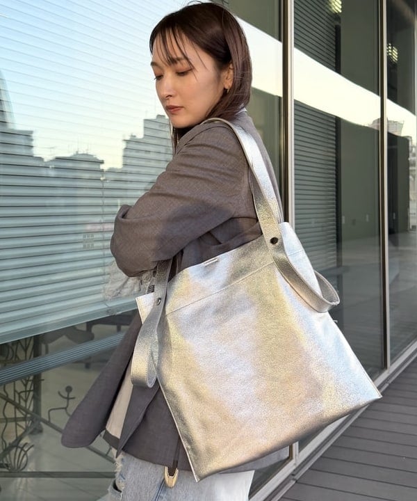松本 佳菜子さんの「BEAMS WOMEN｜BEAURE &times; Ray BEAMS / 別注 2WAY バッグ」を使ったコーディネート