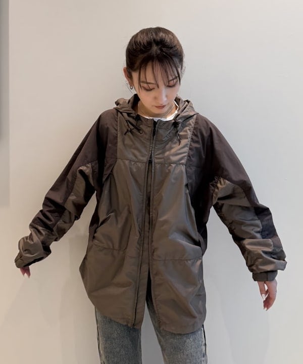 松本 佳菜子さんの「BEAMS WOMEN｜アシメ ネック ドレープ」を使ったコーディネート