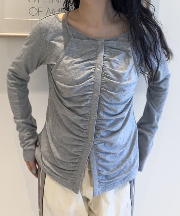 須賀さんの「BEAMS WOMEN｜Wライン トラック パンツ」を使ったコーディネート