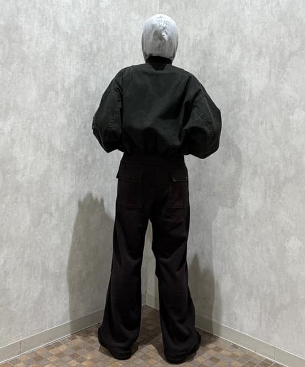 配島 孝明さんの「BEAMS WOMEN｜リバーシブル フェード ボンバー ジャケット」を使ったコーディネート