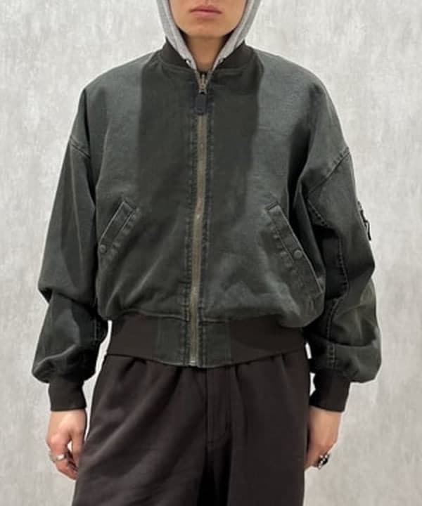 配島 孝明さんの「BEAMS WOMEN｜リバーシブル フェード ボンバー ジャケット」を使ったコーディネート