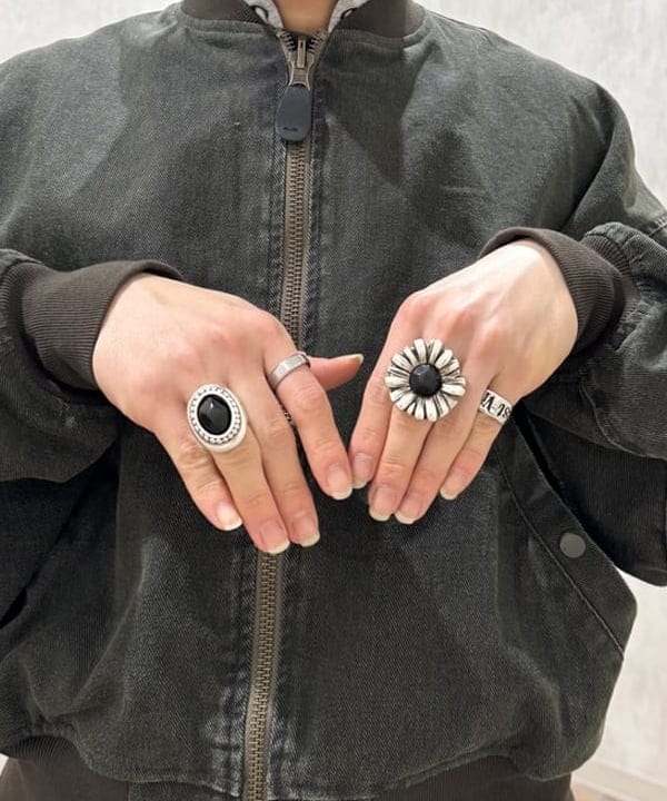 配島 孝明さんの「BEAMS WOMEN｜リバーシブル フェード ボンバー ジャケット」を使ったコーディネート