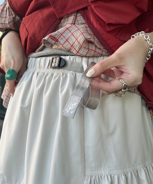 清水 彩乃さんの「BEAMS WOMEN｜シルバー ハート トグル ブレスレット」を使ったコーディネート