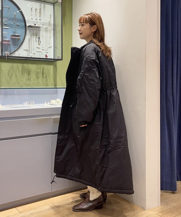 大木さんの「BEAMS WOMEN｜ベロア ワイド スウェット パンツ」を使ったコーディネート