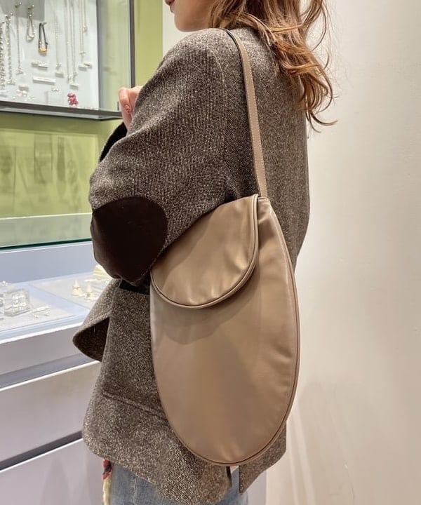 大木さんの「BEAMS WOMEN｜ツイード スリーボタン ビッグジャケット」を使ったコーディネート