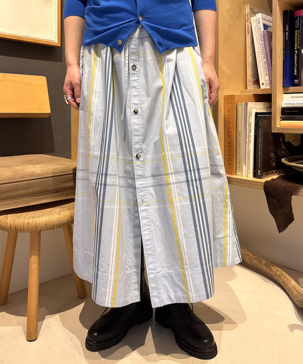 吉野 多恵さんの「BEAMS WOMEN｜14ゲージ クルーネック カーディガン」を使ったコーディネート