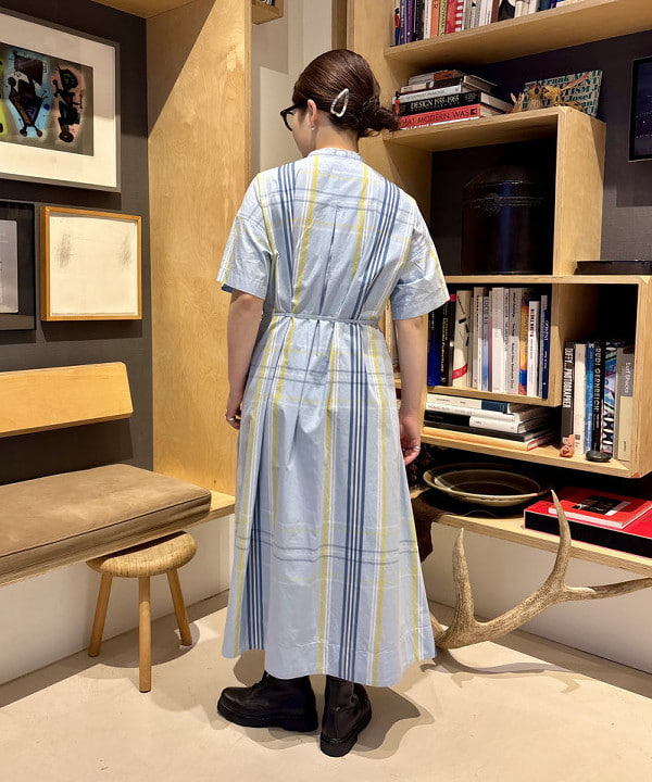 吉野 多恵さんの「BEAMS WOMEN｜14ゲージ クルーネック カーディガン」を使ったコーディネート