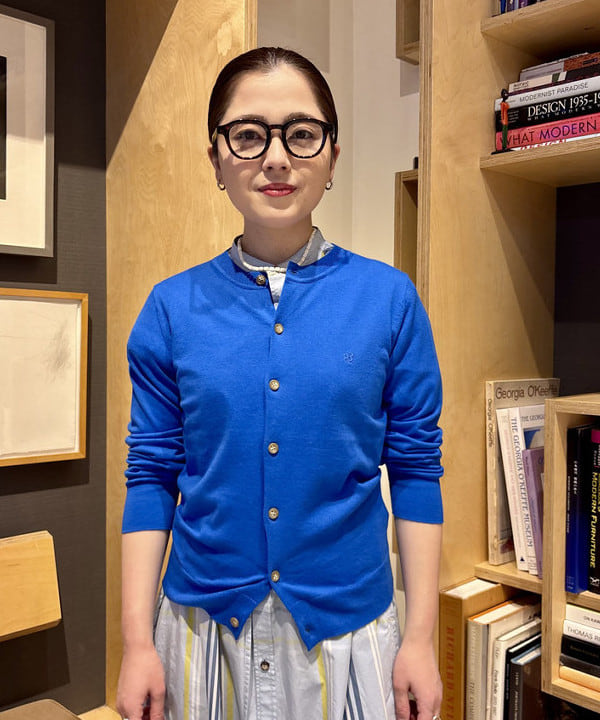 吉野 多恵さんの「BEAMS WOMEN｜14ゲージ クルーネック カーディガン」を使ったコーディネート