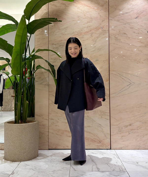 小笠原 楓さんの「BEAMS WOMEN｜フラッフィー ボートネック ニット」を使ったコーディネート