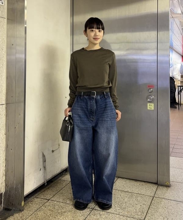 野村 美紅さんの「BEAMS WOMEN｜TAN / テンセルウール ロングスリーブ Tシャツ」を使ったコーディネート