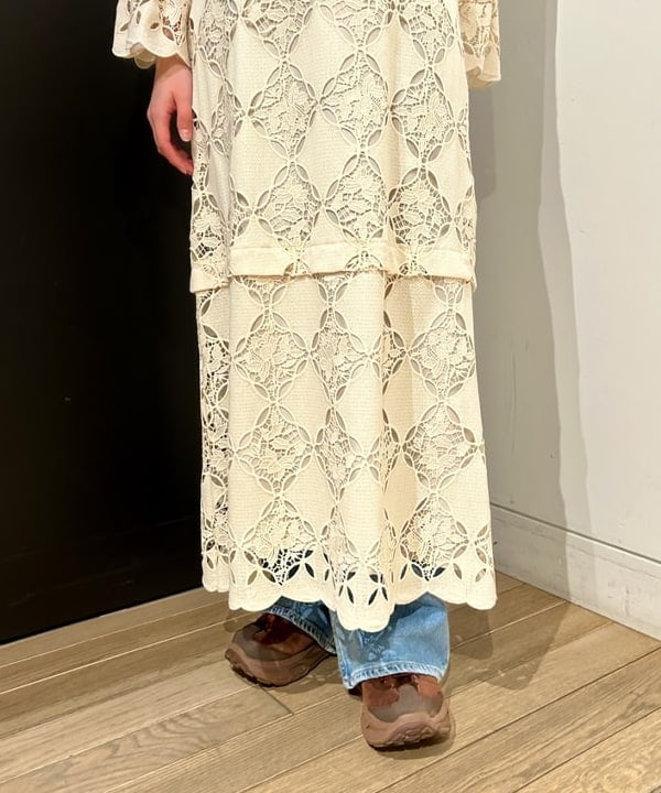 早川 萌子さんの「BEAMS WOMEN｜レース ベルカフス ロングスリーブ ワンピース」を使ったコーディネート