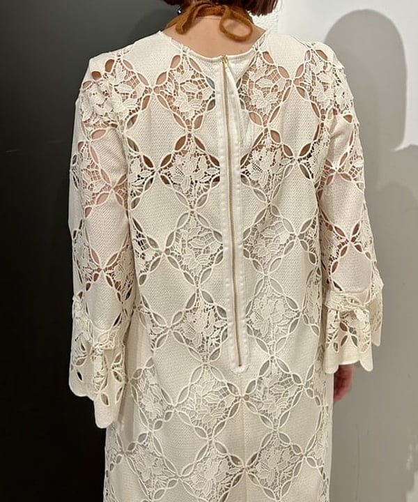 早川 萌子さんの「BEAMS WOMEN｜レース ベルカフス ロングスリーブ ワンピース」を使ったコーディネート