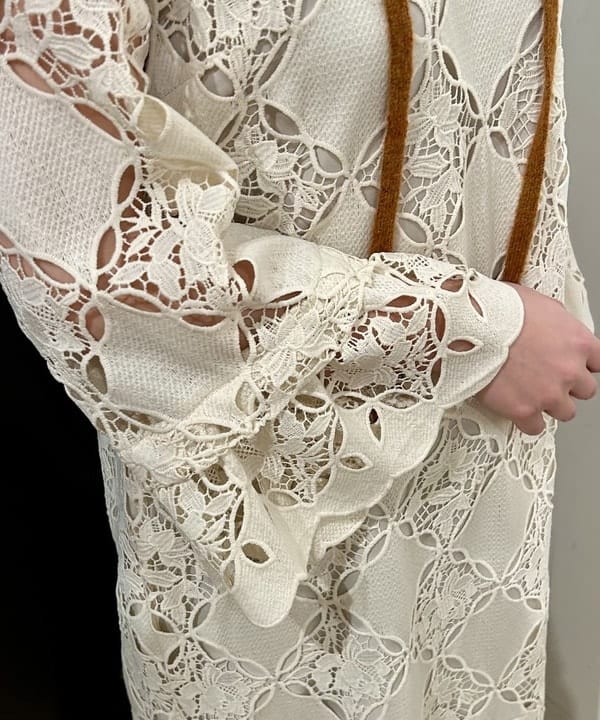 早川 萌子さんの「BEAMS WOMEN｜レース ベルカフス ロングスリーブ ワンピース」を使ったコーディネート