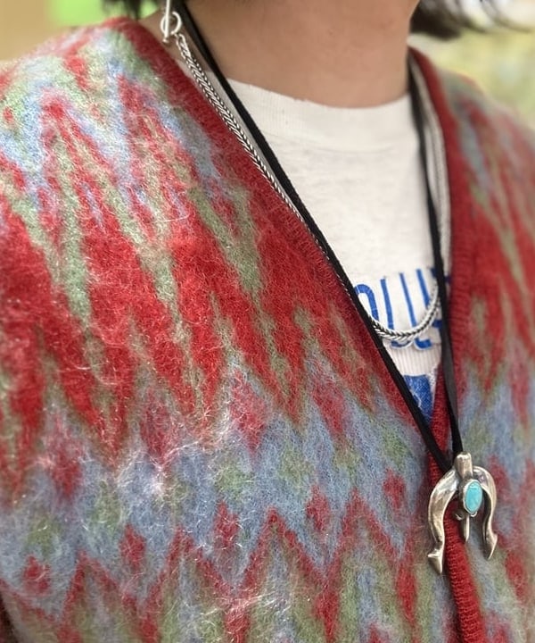 IHA(イハ)さんの「BEAMS WOMEN｜Cardigan Double Jacquard Chevron Pattern」を使ったコーディネート