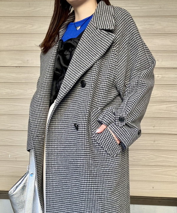 カタヤマ アヤさんの「BEAMS WOMEN｜スタンドカラー ダブル コート」を使ったコーディネート