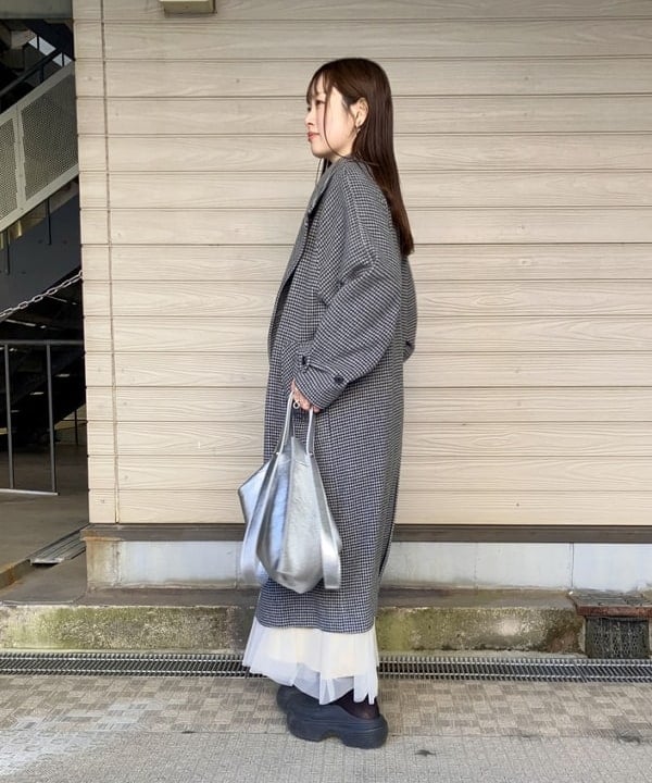 カタヤマ アヤさんの「BEAMS WOMEN｜スタンドカラー ダブル コート」を使ったコーディネート