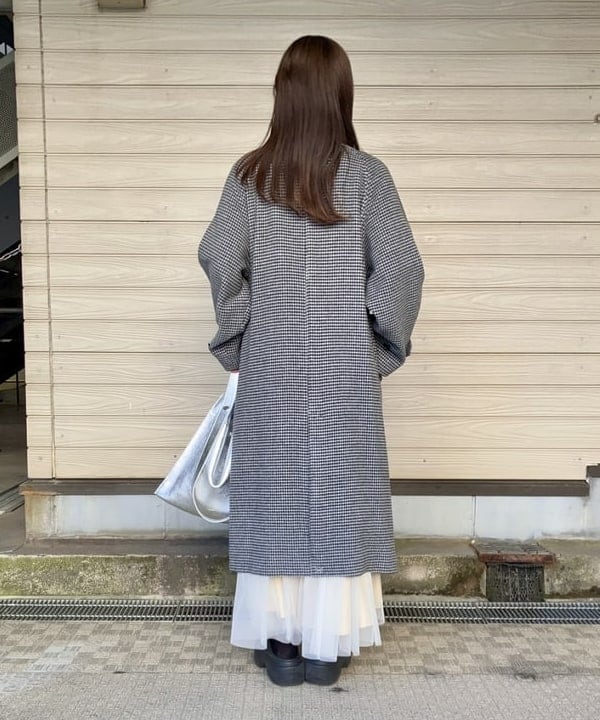 カタヤマ アヤさんの「BEAMS WOMEN｜スタンドカラー ダブル コート」を使ったコーディネート