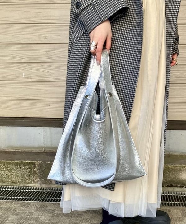 カタヤマ アヤさんの「BEAMS WOMEN｜スタンドカラー ダブル コート」を使ったコーディネート