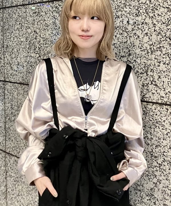 小原 もこさんの「BEAMS WOMEN｜シルバー 太フープ ピアス」を使ったコーディネート