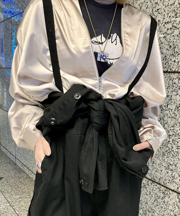 小原 もこさんの「BEAMS WOMEN｜シルバー 太フープ ピアス」を使ったコーディネート