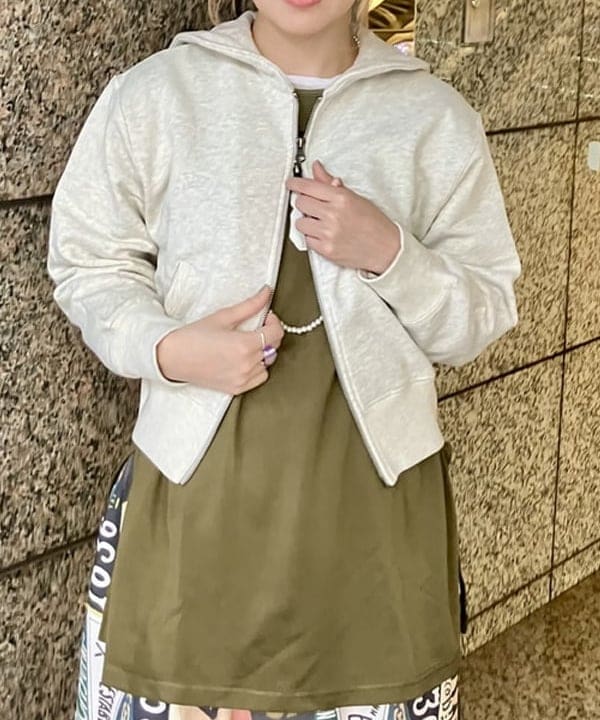 小原 もこさんの「BEAMS WOMEN｜クレイジー デタッチ スリーブ ライナー」を使ったコーディネート