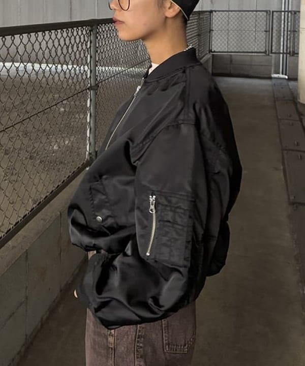 オカモト ミサキさんの「BEAMS WOMEN｜ギャザー アーム MA-1」を使ったコーディネート