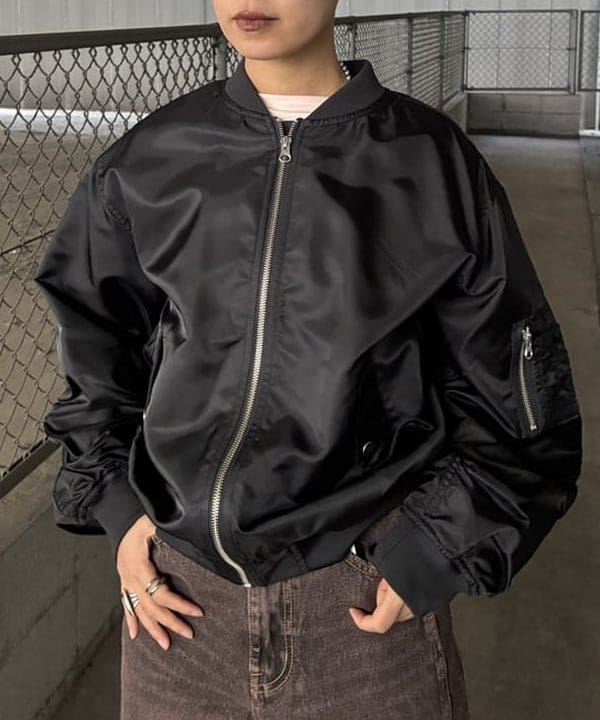 オカモト ミサキさんの「BEAMS WOMEN｜ギャザー アーム MA-1」を使ったコーディネート