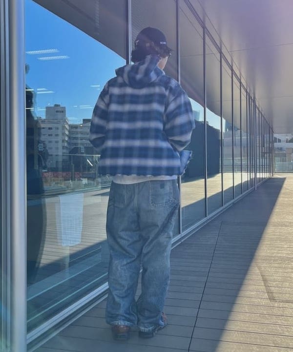 BAKU(東江 漠)さんの「BEAMS WOMEN｜モック プリント ダブルニー スウェットパンツ」を使ったコーディネート