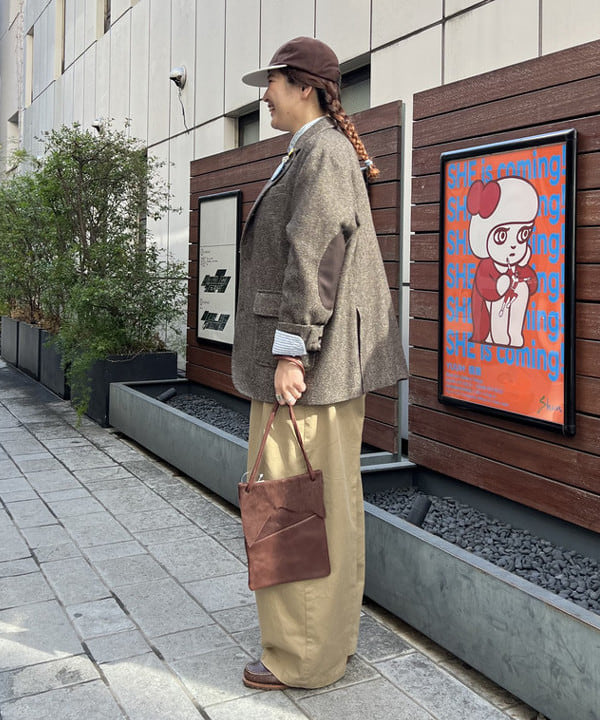 エノモト アミさんの「BEAMS WOMEN｜ツイード スリーボタン ビッグジャケット」を使ったコーディネート