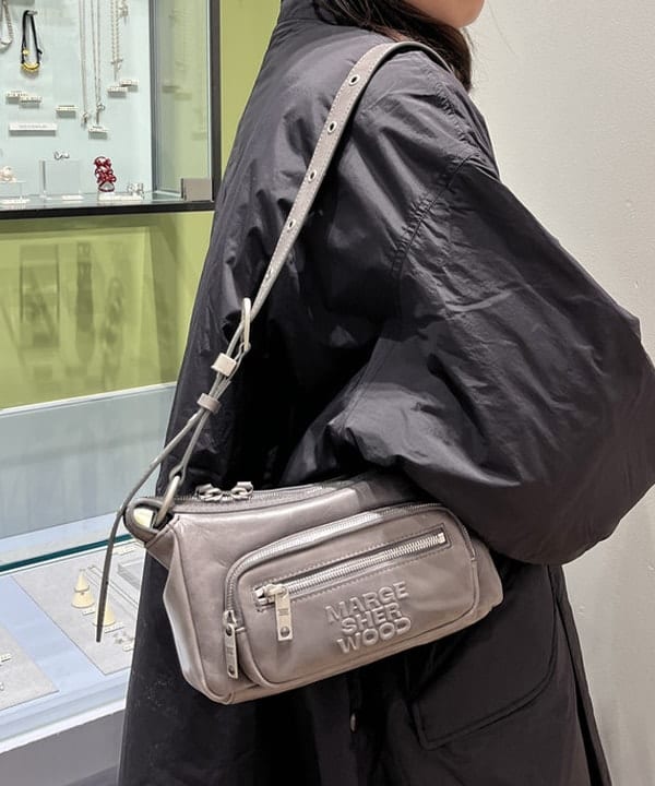 神坂 莉子さんの「BEAMS WOMEN｜リアル ツリー カモ ニット帽」を使ったコーディネート